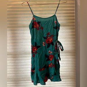 Flowy and flowery dress with ruffles